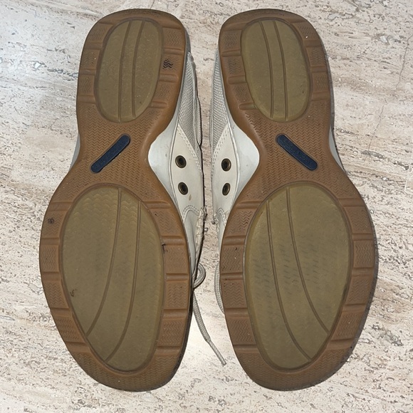 WEST MARINE Cream 1-Eye Performance Boat Mocs in size 8 Pre owned condition. - Picture 10 of 11